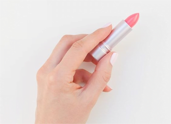 Reviving An Old Lipstick: Tips For Making It Reusable And Fresh Again 1. Use a hair dryer to blow dry