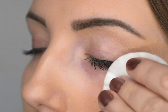 Methods To Remove Eyelash Glue